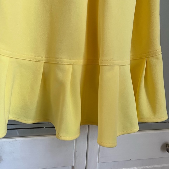 Calvin Klein Women's Yellow Ruffled Tulip-hem Short Sleeve Back Zip Crepe Dress - Picture 12 of 15